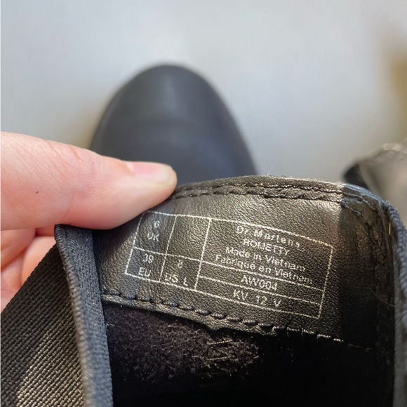 Dr. Martens Rometty black size 8. - Picture 3 of 7